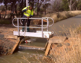 HERBI method of passing through canal regulators