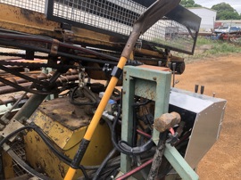 Auger Rig shovel and hammer stowage